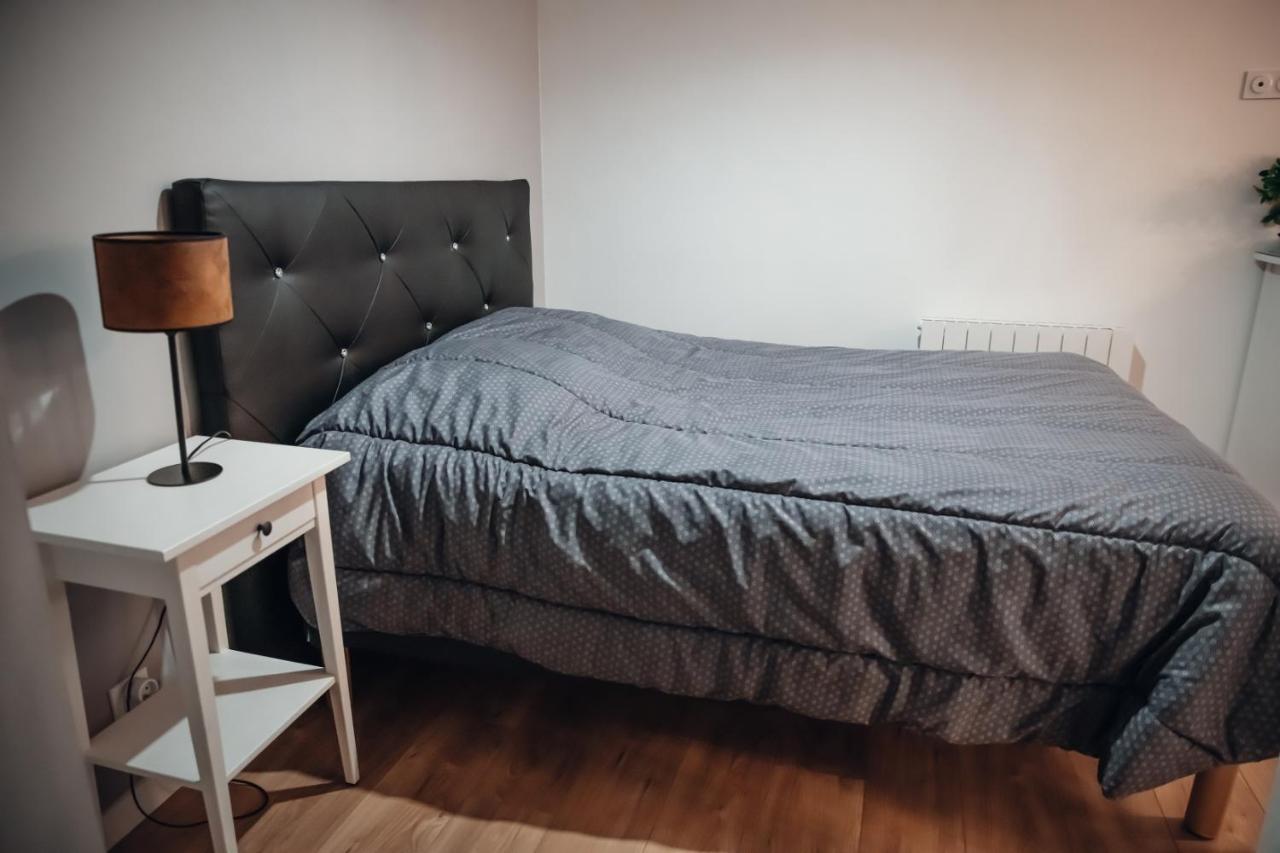 Cosy Et Moderne En Centre Ville, Fibre Haut Debit Ernée Exterior foto